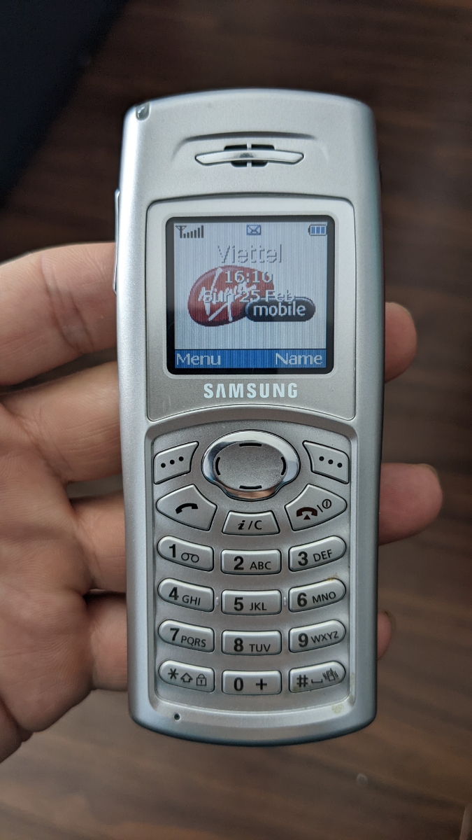 Samsung SGH C100 Virgin Mobile UK cây máy của năm 2003 đẹp...