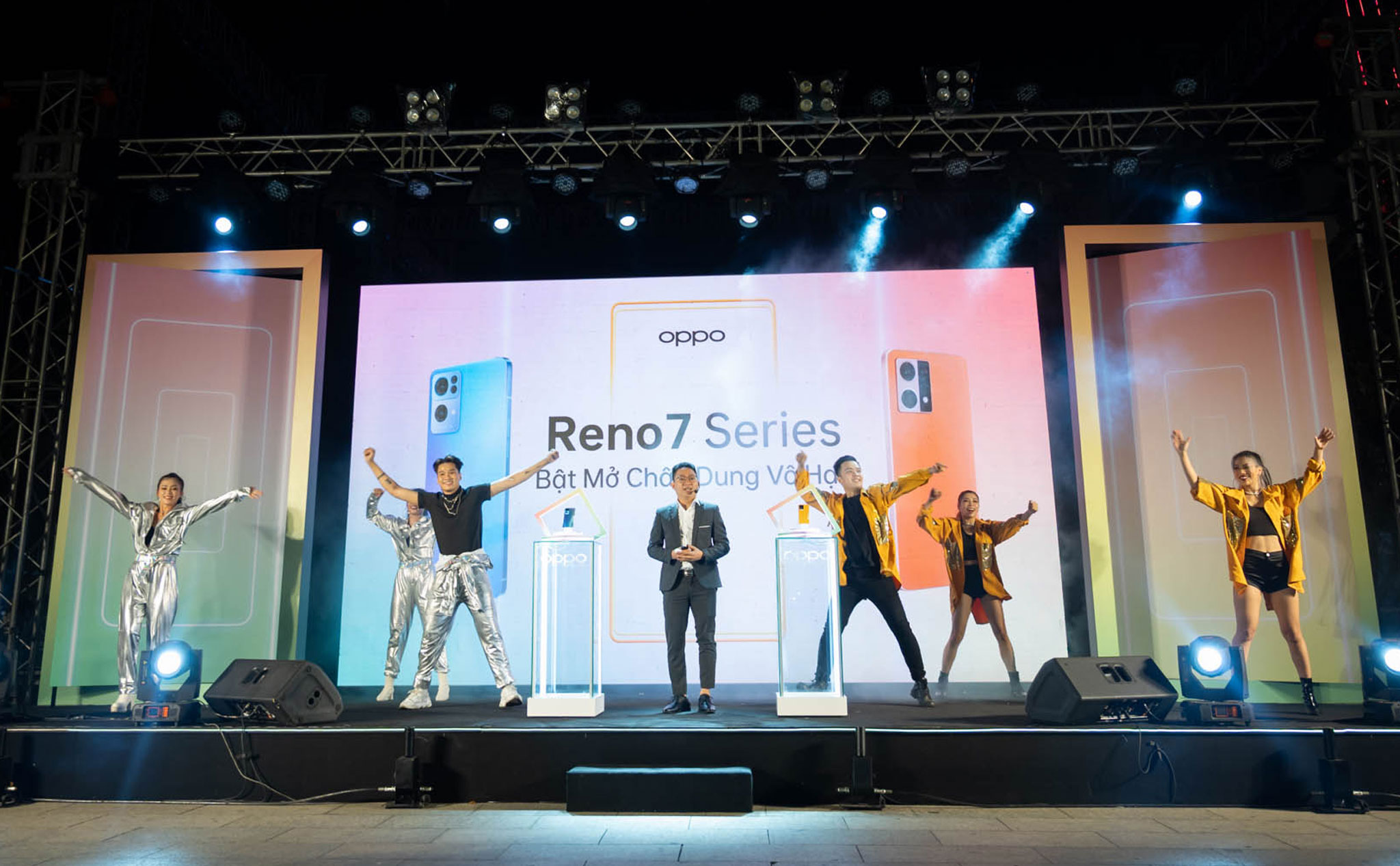 OPPO ra mắt thêm Reno7 với giá dễ tiếp cận hơn và Reno7 Pro 5G cao cấp hơn