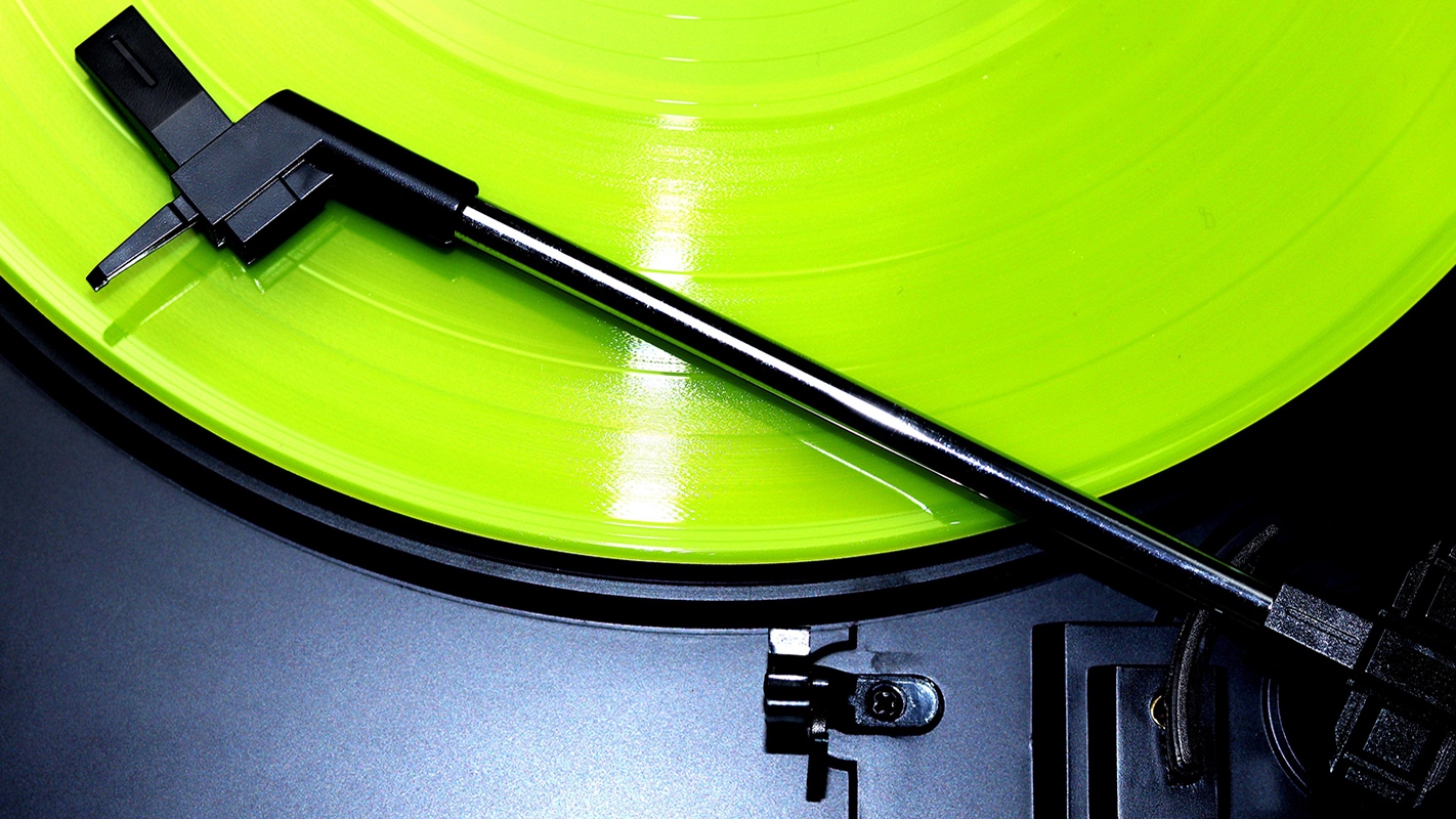 Evolution Music trình làng chiếc đĩa vinyl đầu tiên được dập từ nhựa sinh học (bioplastic vinyl)