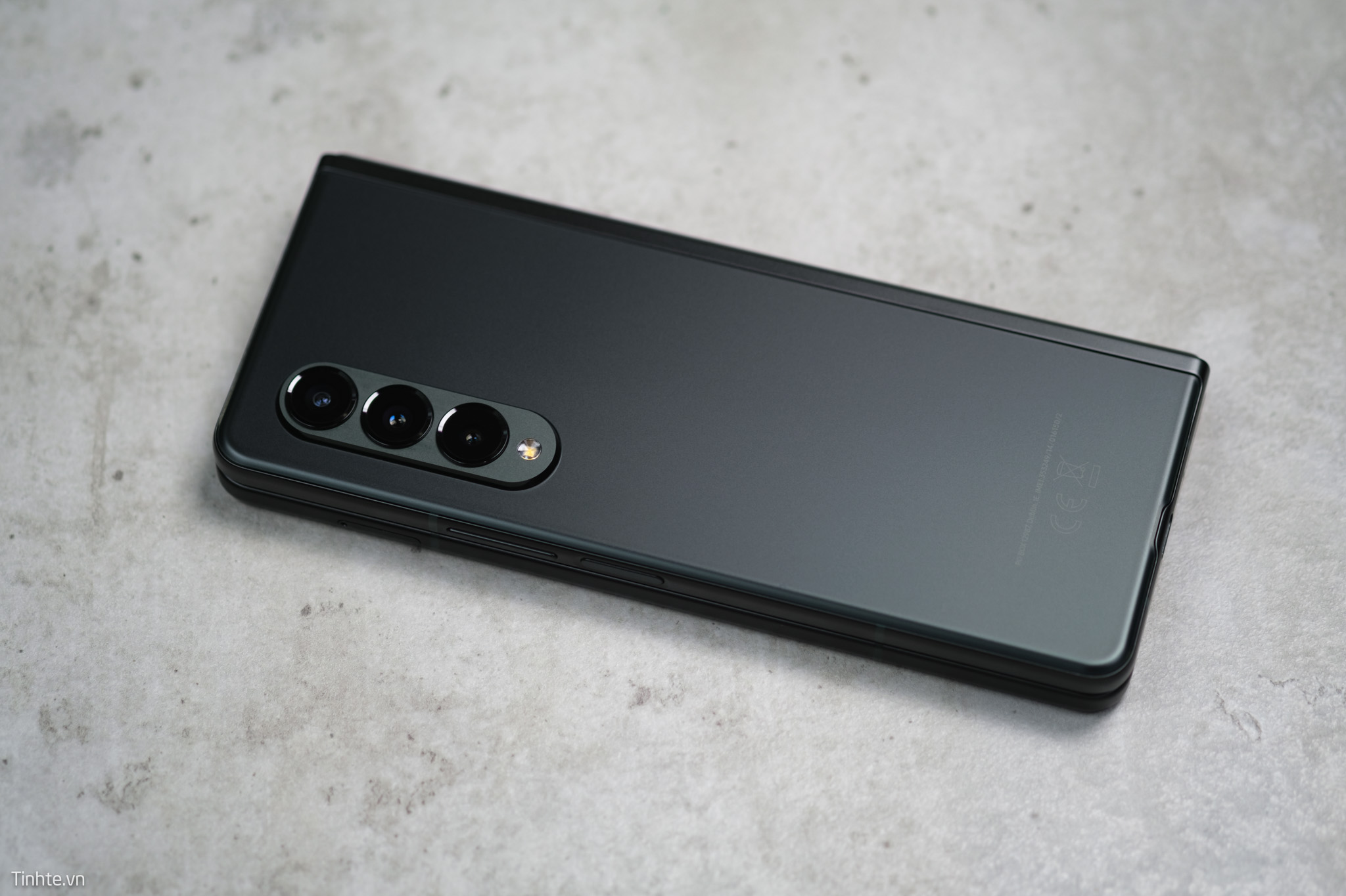 Tin đồn: Galaxy Z Fold4 trang bị Snapdragon 8 Gen 1 Plus, mỏng hơn, pin dung lượng thấp hơn?