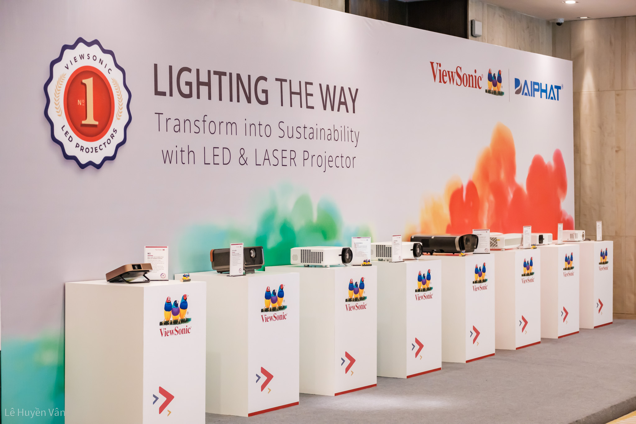 ViewSonic ra mắt dòng máy chiếu LED LS500 Series