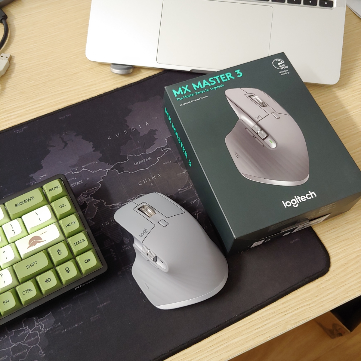 Chuột Logitech Mx Master 3 chính hãng,  mua online dùng được 4 tháng thì lỗi, đem qua TT bảo hành t