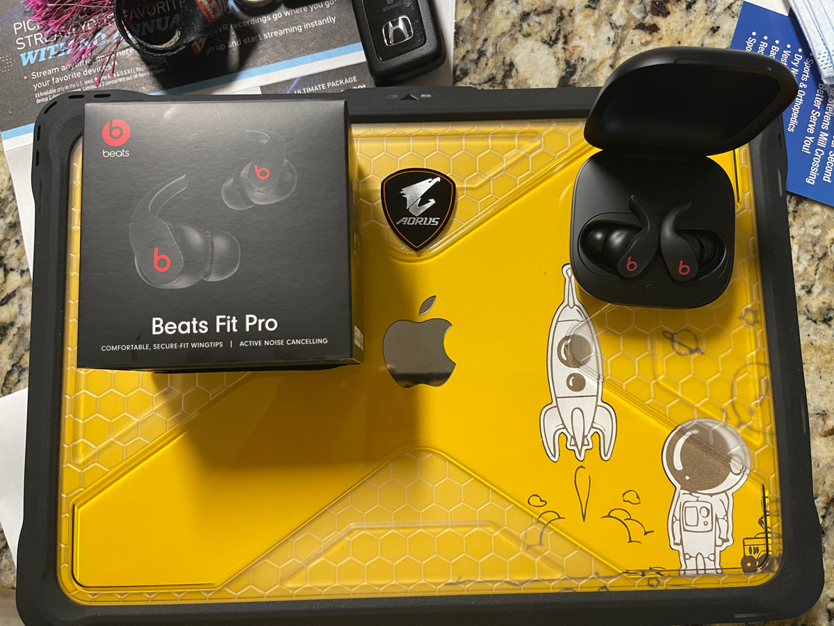 Mới vừa tậu em  beats fit pro $166 :))) giá thật là thơm  + thêm 6 tháng free Apple Music