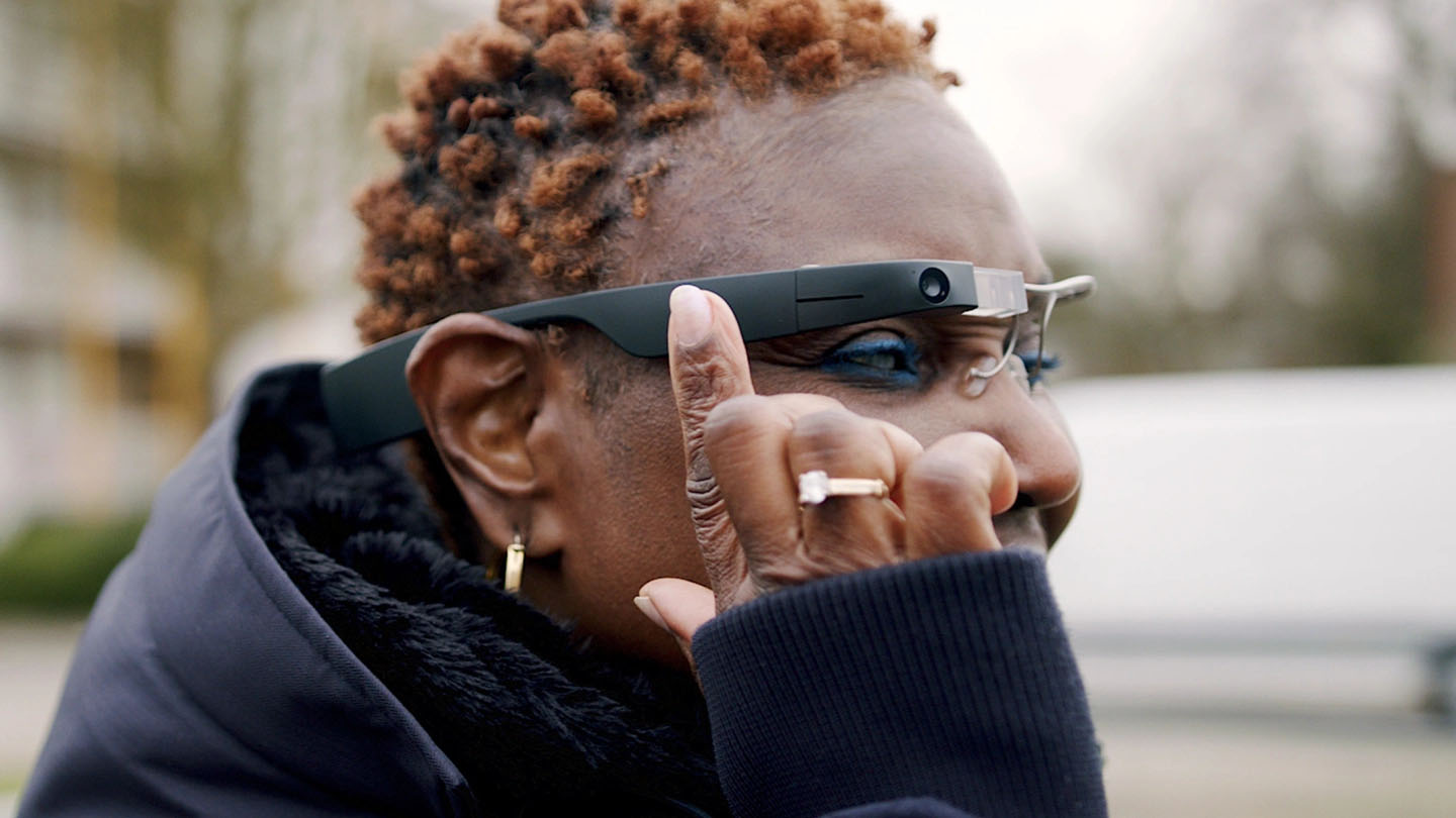 Vẫn là Google Glass, nhưng chiếc kính này được điều chỉnh để dẫn đường cho người khiếm thị