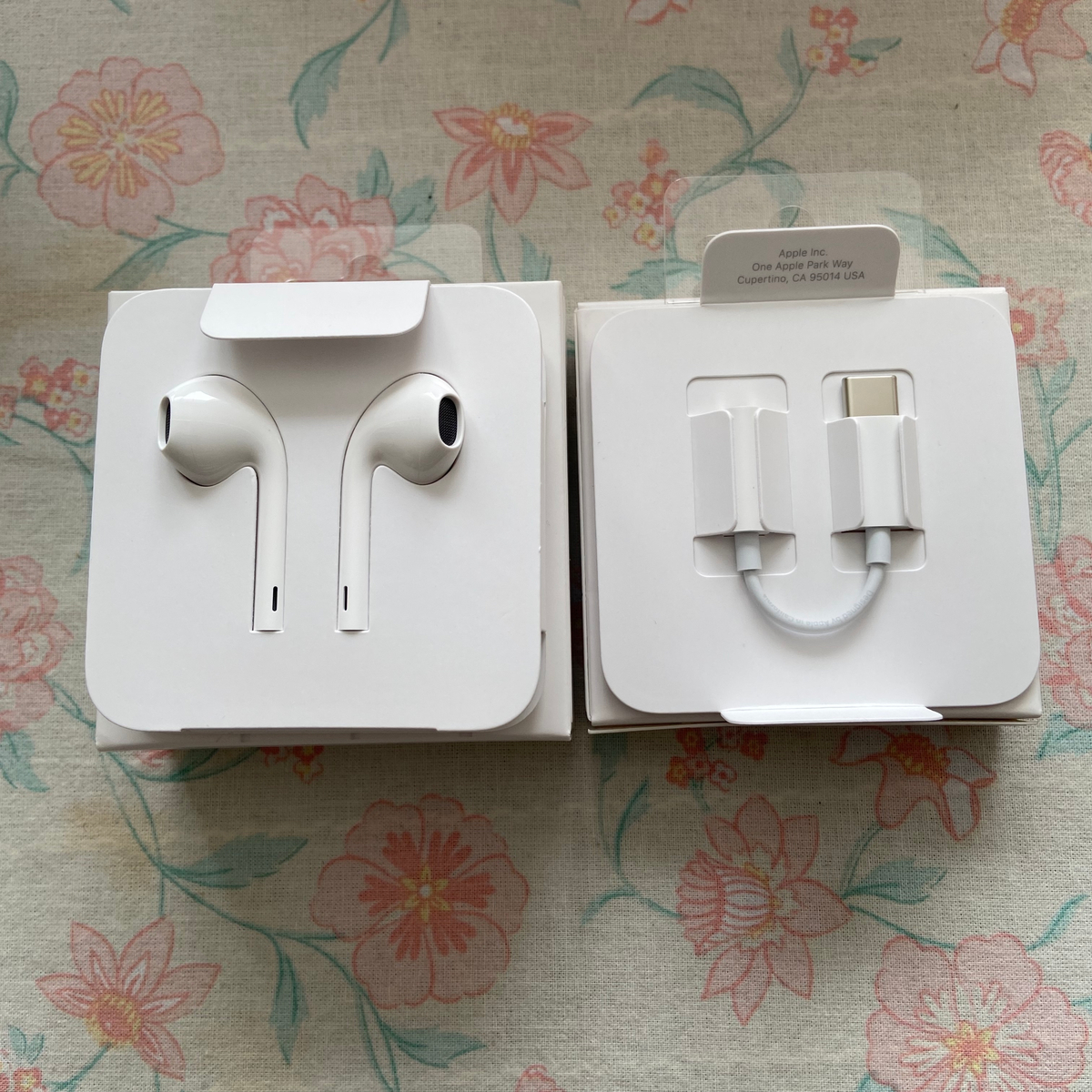 Tai nghe dây "sơ cua" khi AirPods Pro hết pin.