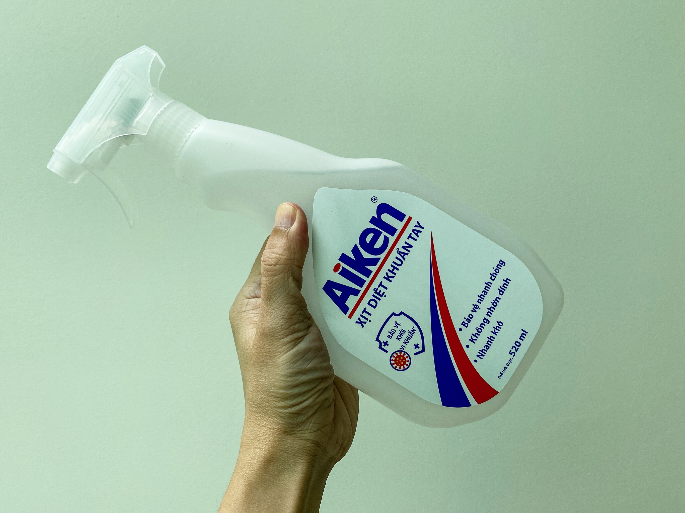 Dùng thử xịt diệt khuẩn tay Aiken 520ml, mau khô, mùi thơm dễ chịu, mình rất thích