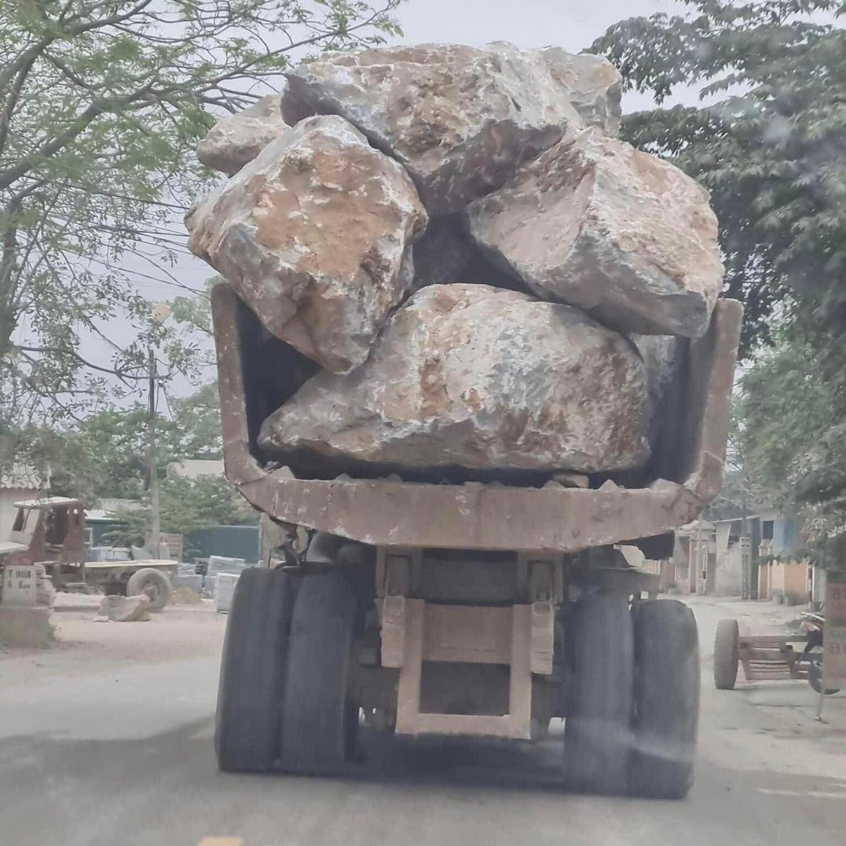 Sáng đi làm mà k biết đi sao nữa