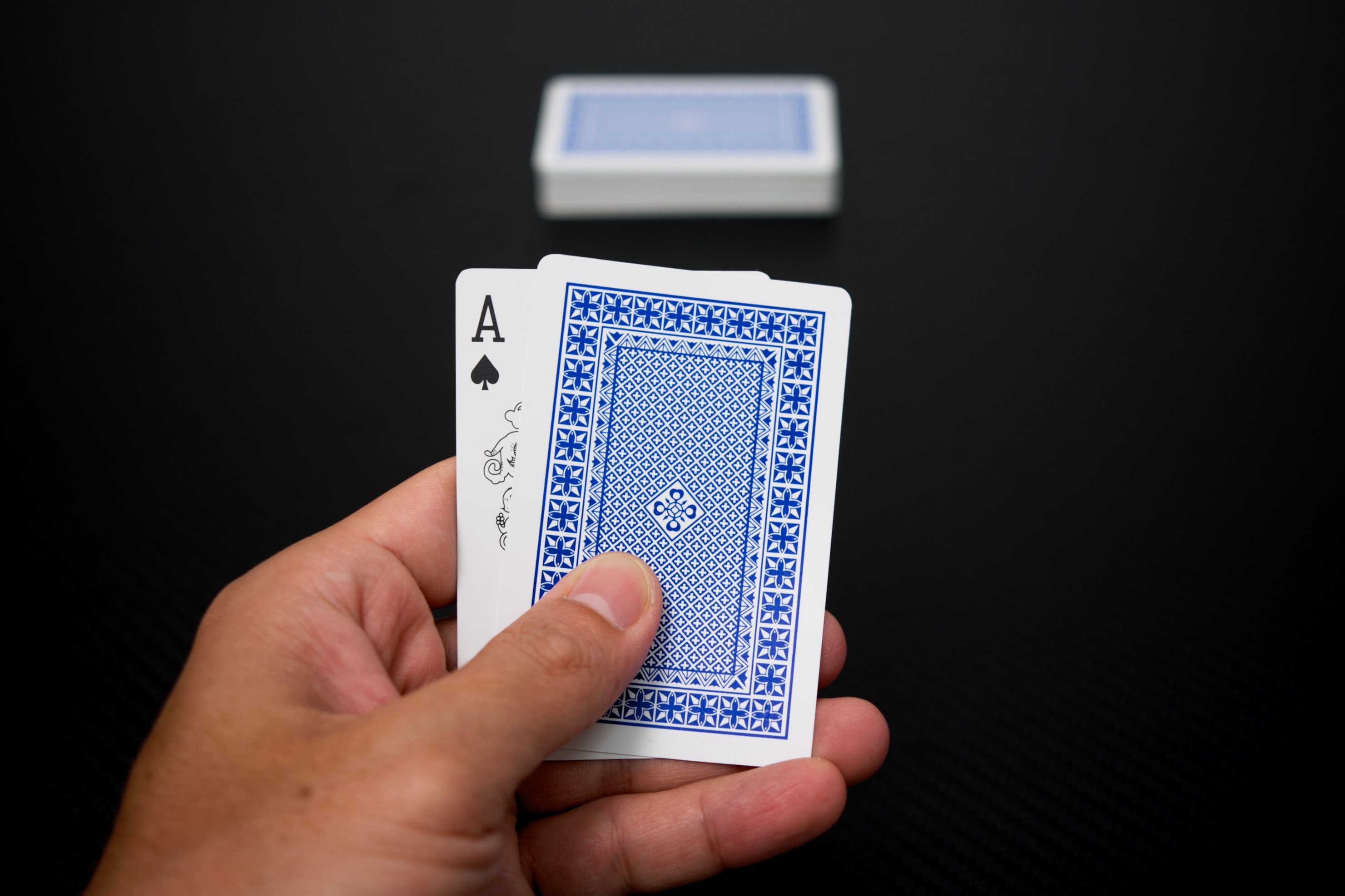 Trên tay bộ bài Astar Playing Card Poker: Làm từ nhựa, hoàn thiện tốt, hoạ tiết in đẹp