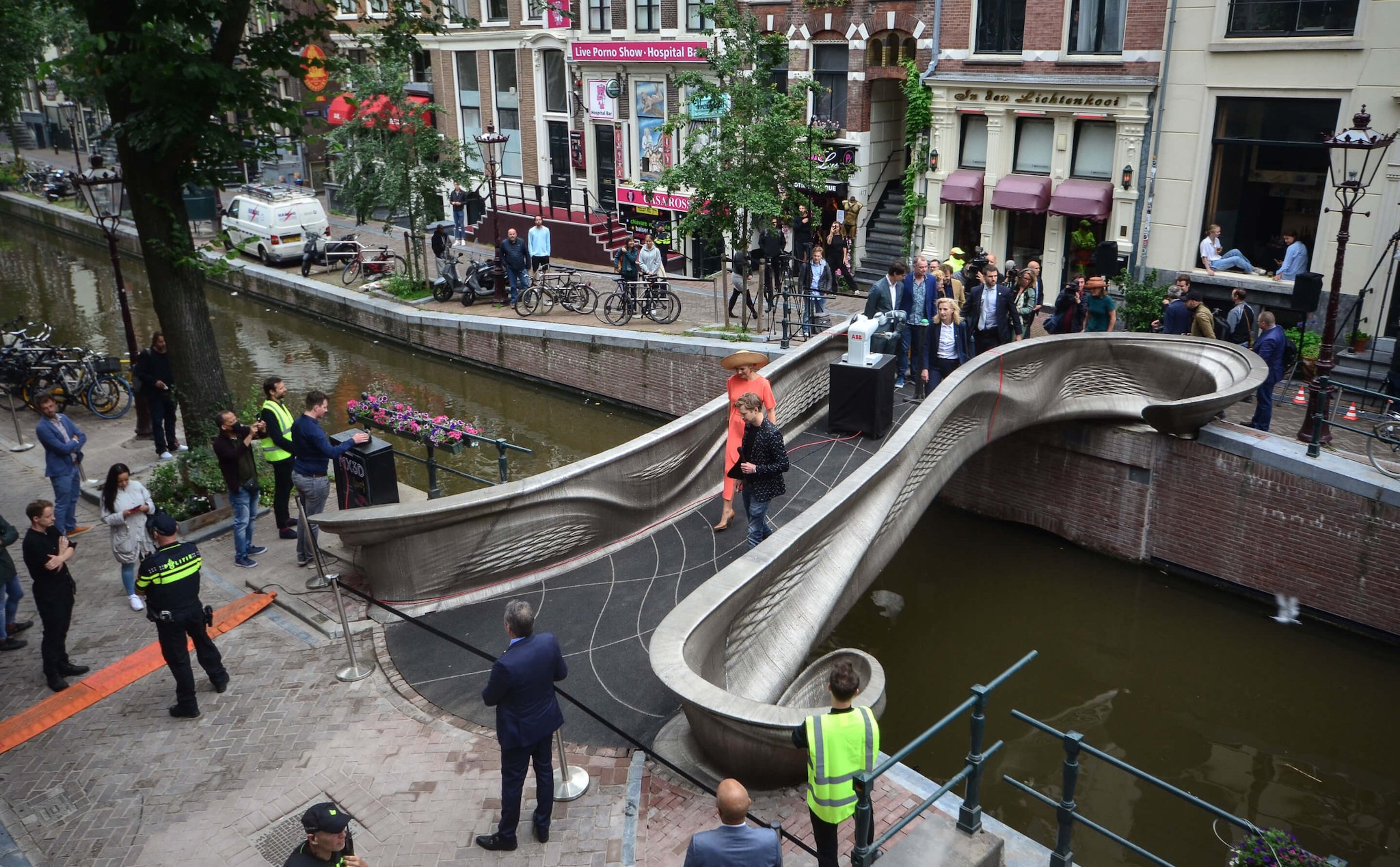 Đây là cây cầu bằng thép in 3D đầu tiên trên thế giới ở Amsterdam
