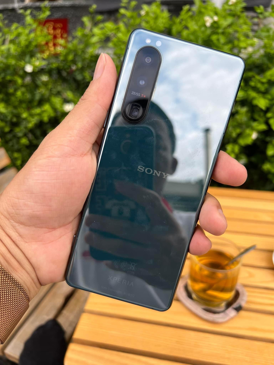 Súng chính iphone, súng phụ Sony