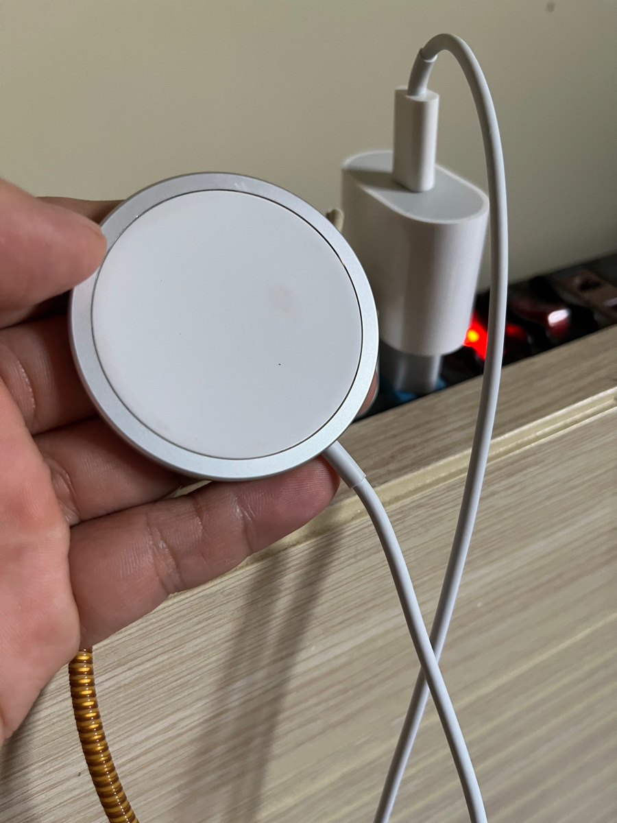 Mình mua magsafe và củ sạc 20w của apple. Tưởng rằng sạc okay mà thành ra sạc rất chậm và rất nóng?