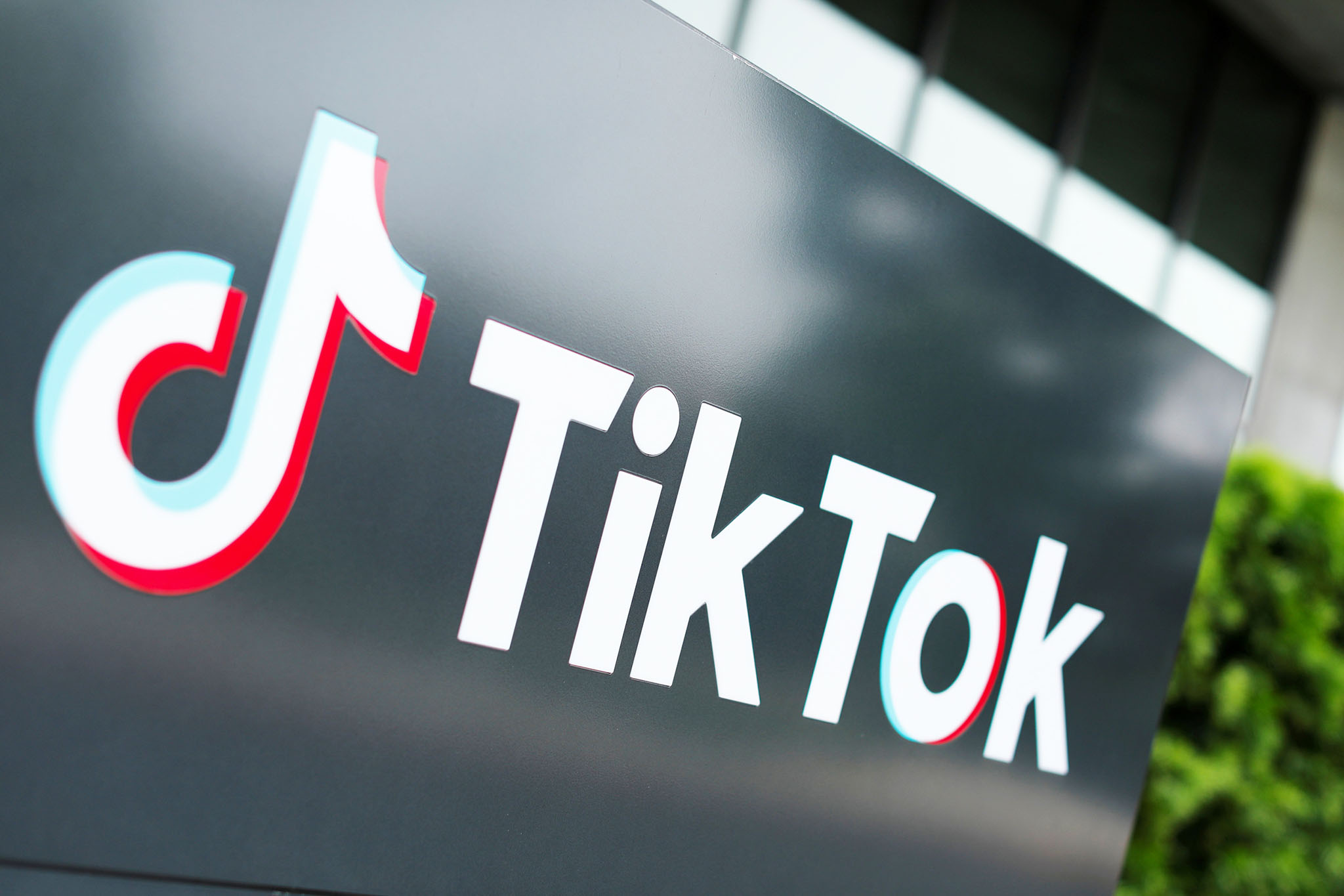 Con gái tử vong vì làm theo thử thách trên TikTok, một người mẹ nộp đơn khởi kiện
