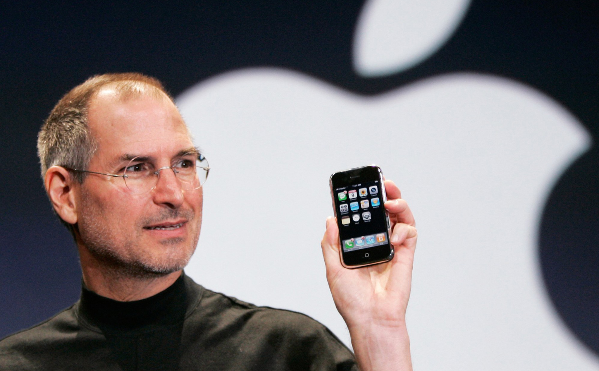 "Steve Jobs từng muốn làm một chiếc iPhone không khe SIM"
