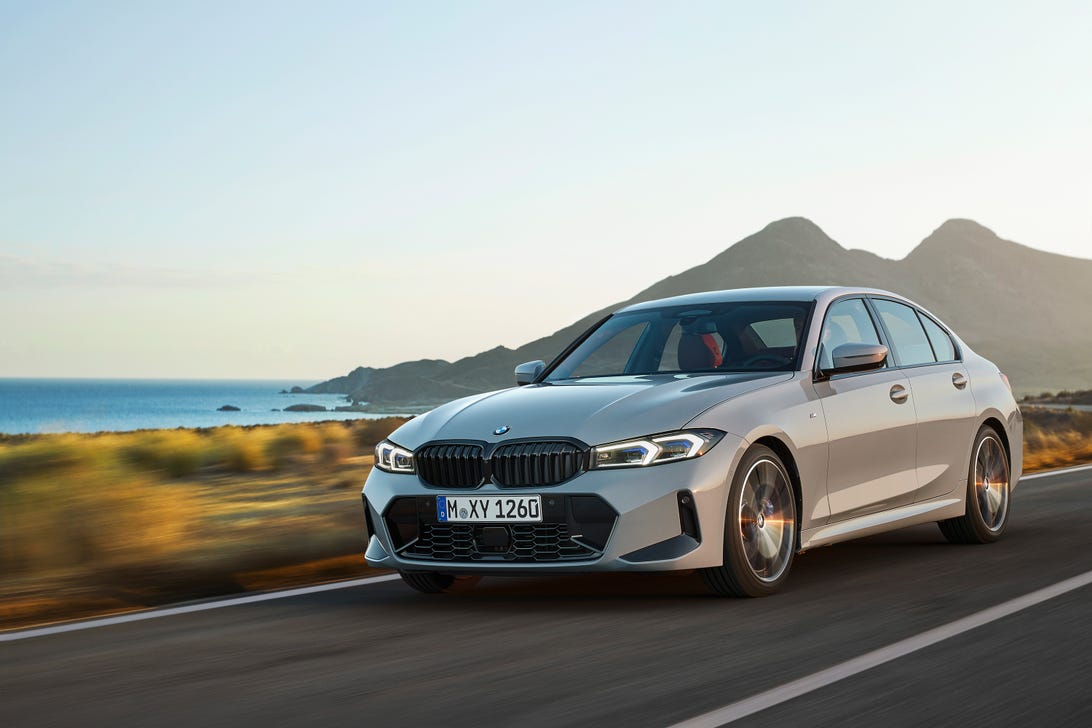 BMW 3 Series G20 LCI 2023 ra mắt với màn hình lớn, bỏ cần số