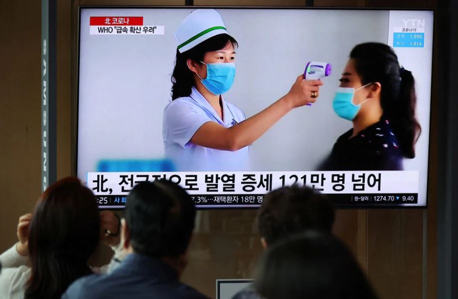 Gần 2 triệu người bị sốt, Triều Tiên đẩy mạnh sản xuất thuốc và vật tư y tế chống COVID-19