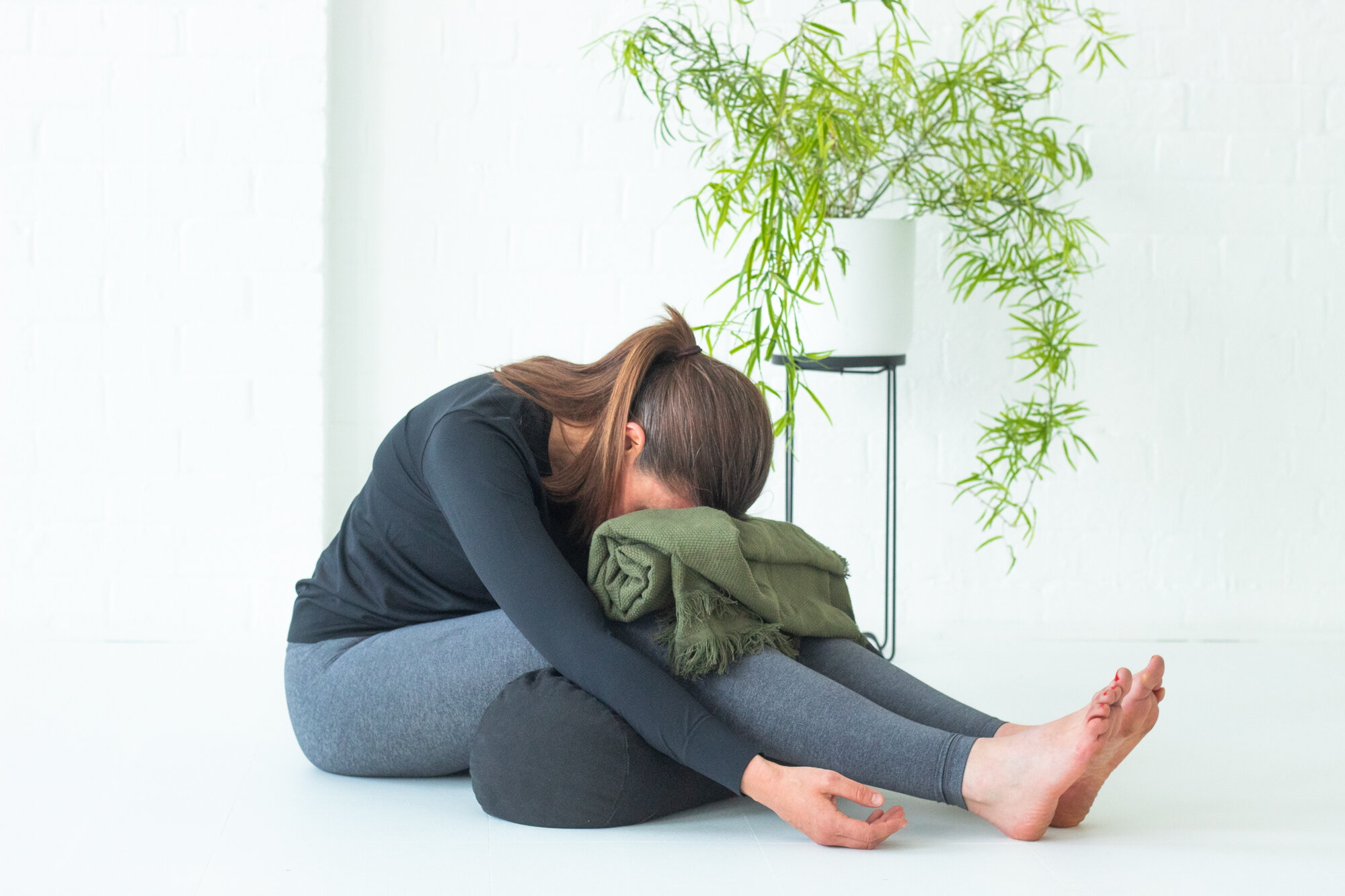 [little.Goodness.for.Life] 3 nguyên lý thực hành Yin yoga và những gì bạn cần chuẩn bị?