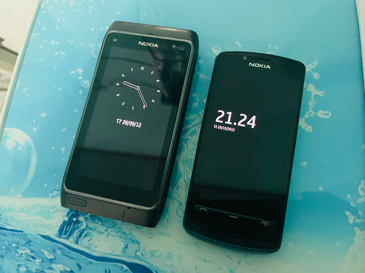 Nokia đã có Always display từ cả chục năm trước rồi. Bác nào mua không em gả