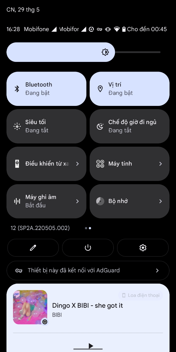 Nay google làm cái điều khiển TV cho android box ngay trên thanh notification tiện ghê, cũng đẹp nữ