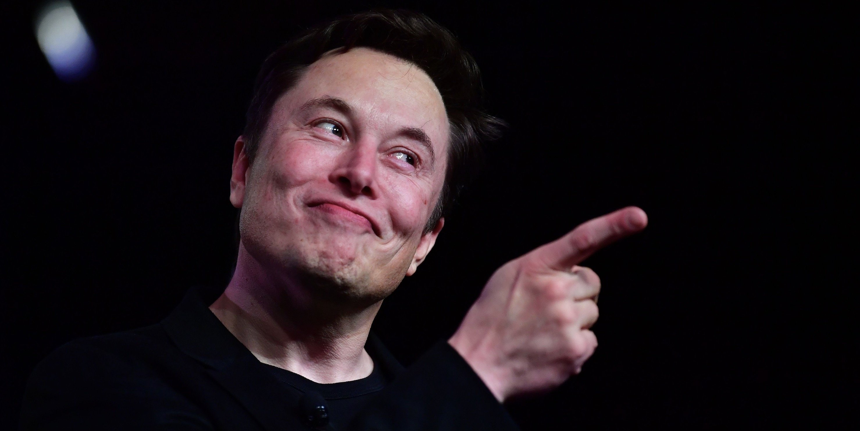 Elon Musk không cho các nhân viên điều hành ở Tesla làm việc từ xa nữa