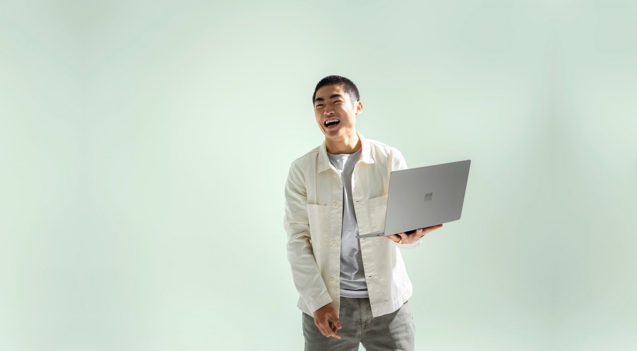 Surface Laptop Go 2 ra mắt: thiết kế giống thế hệ đầu, CPU Intel gen 11th, màu mới, giá từ 599 USD