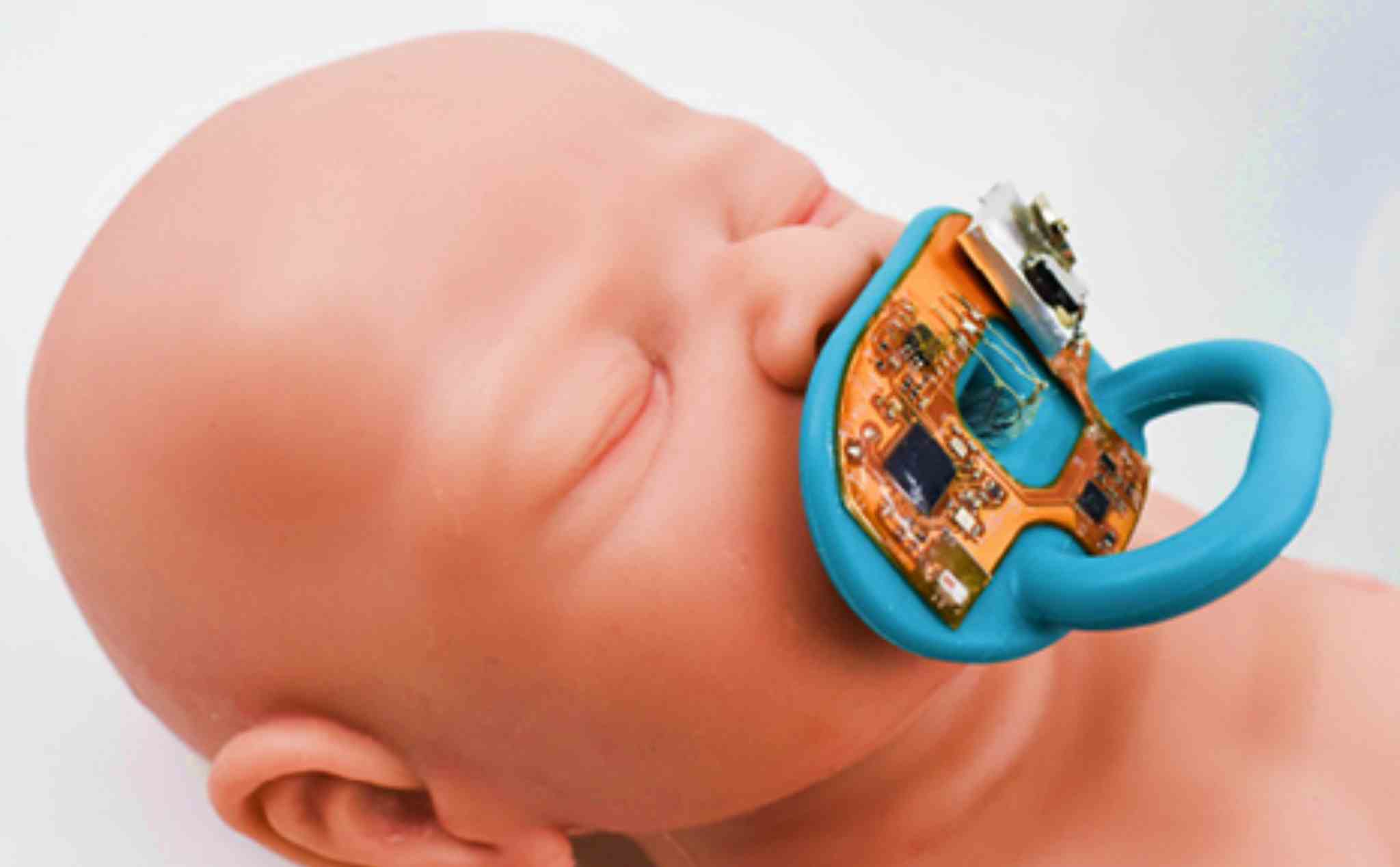 Núm ti giả thông minh giúp theo dõi điện giải đồ ở trẻ sinh thiếu tháng
