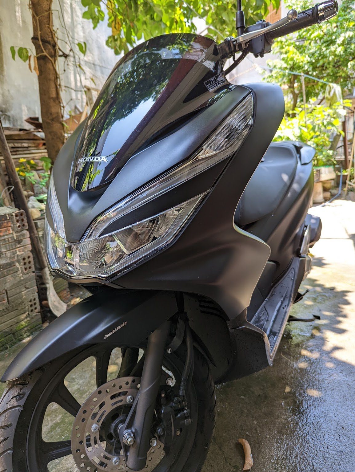 Sau khi phân vân rất nhiều về Vento S và Yamaha NVX 155, mình đã chọn Honda PCX 150