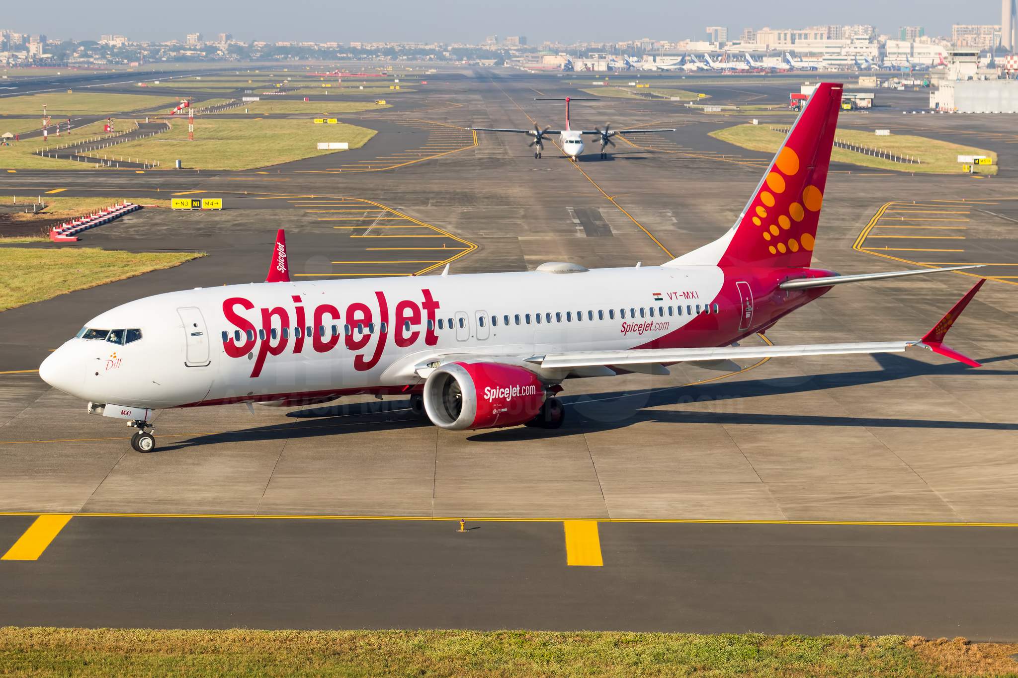 016 SpiceJet 737 MAX.jpg