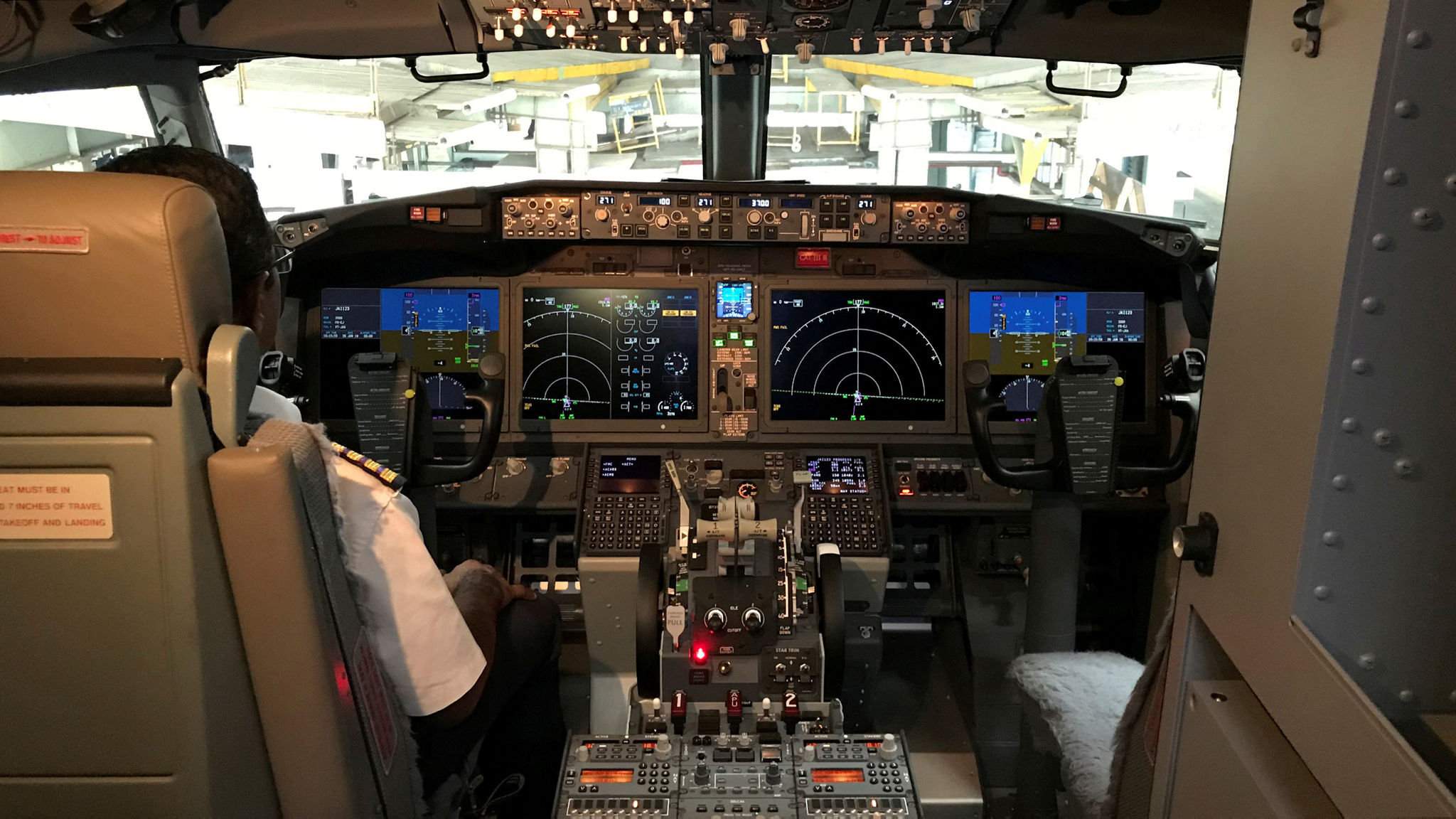 016 737 MAX simulator.jpg