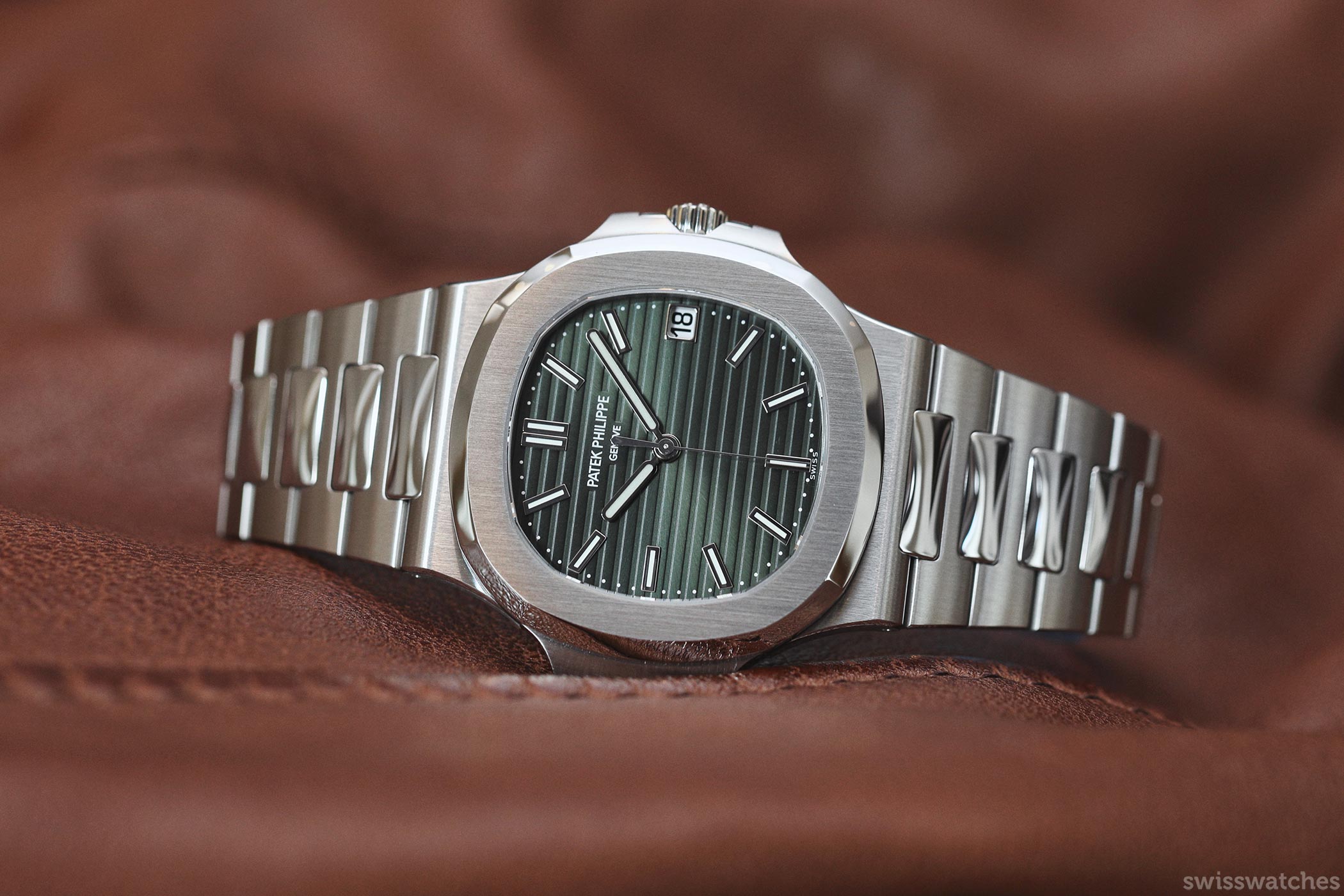 Đỉnh cao bắt đáy: Cái đồng hồ này của Patek giá 36.000 USD, nhưng trên chợ đen là gần nửa triệu Đô