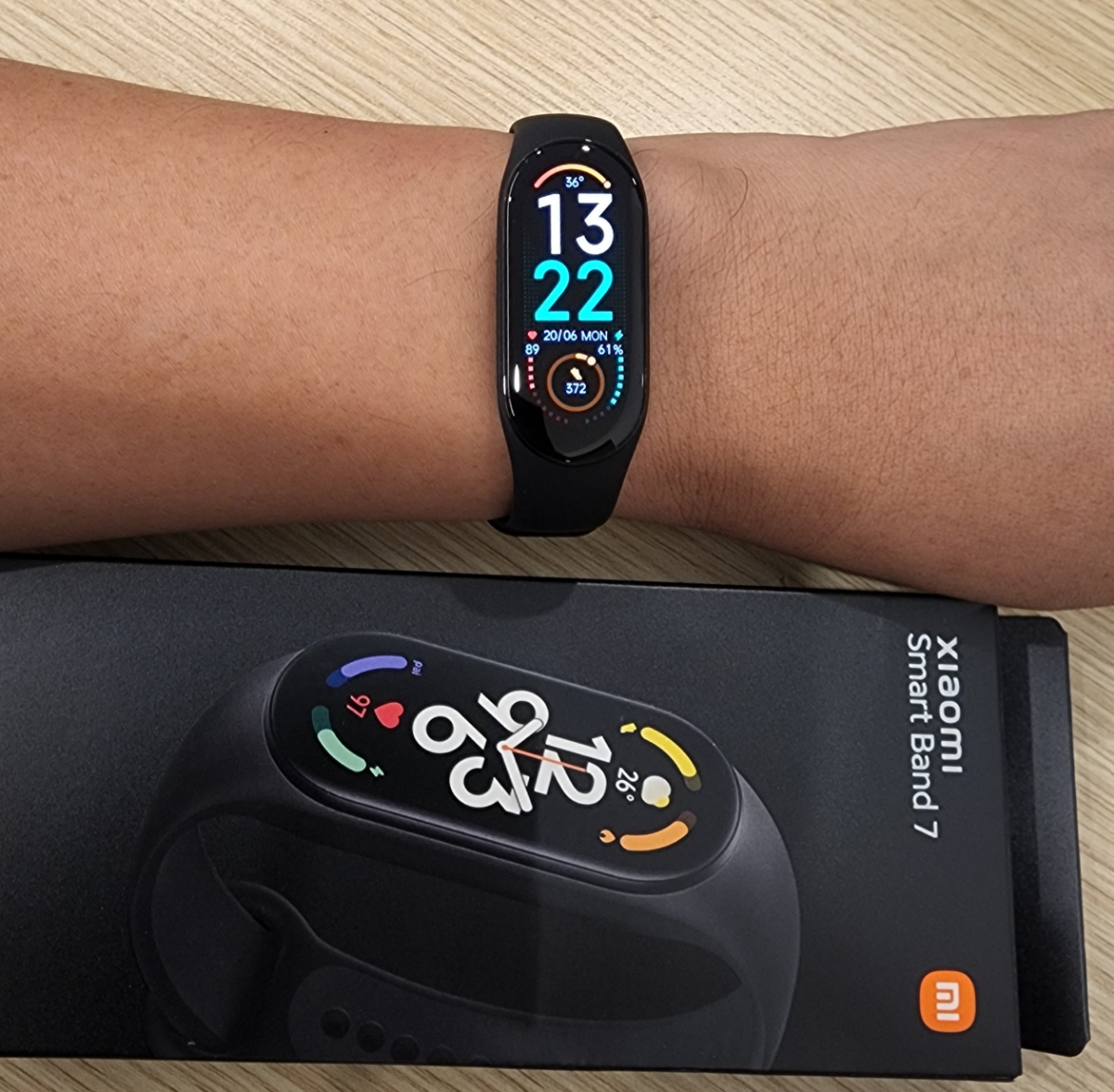 Xiaomi Smart Band 7 bản quốc tế sẽ không có dòng chữ Trung Quốc ở dưới chữ SmartBand7 trên vỏ hộp.