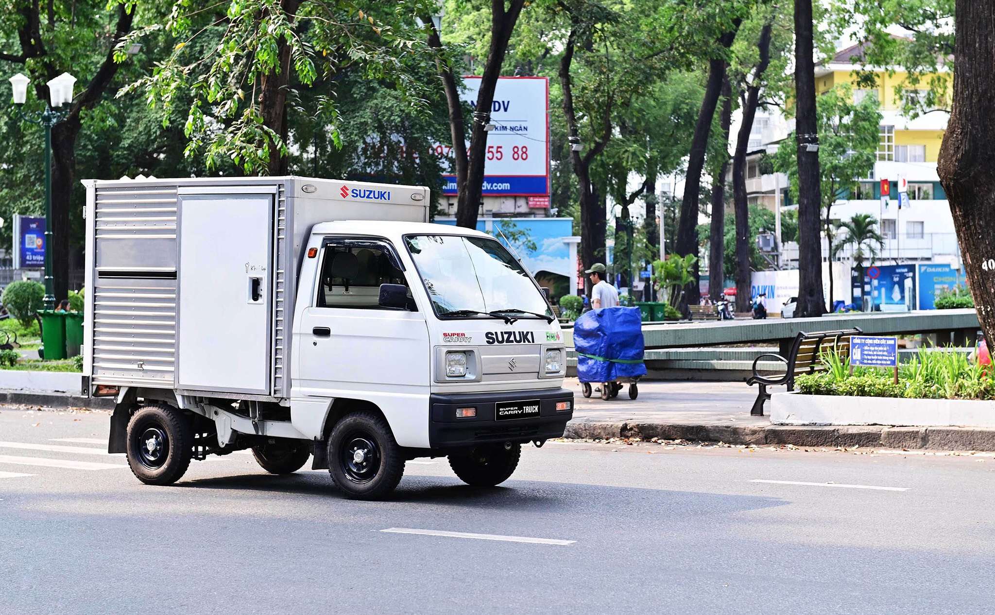 [QC] Suzuki Carry: Kẻ vận chuyển tài ba của mỗi doanh nghiệp