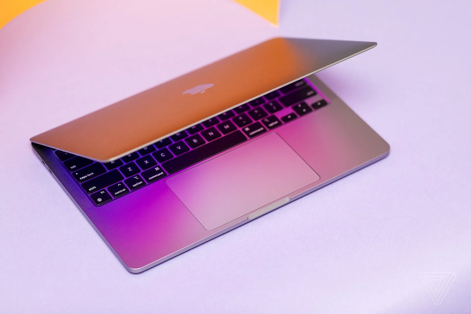 Tổng hợp review MacBook Pro M2: hiệu năng cao hơn M1 một chút, pin trâu,  thiết