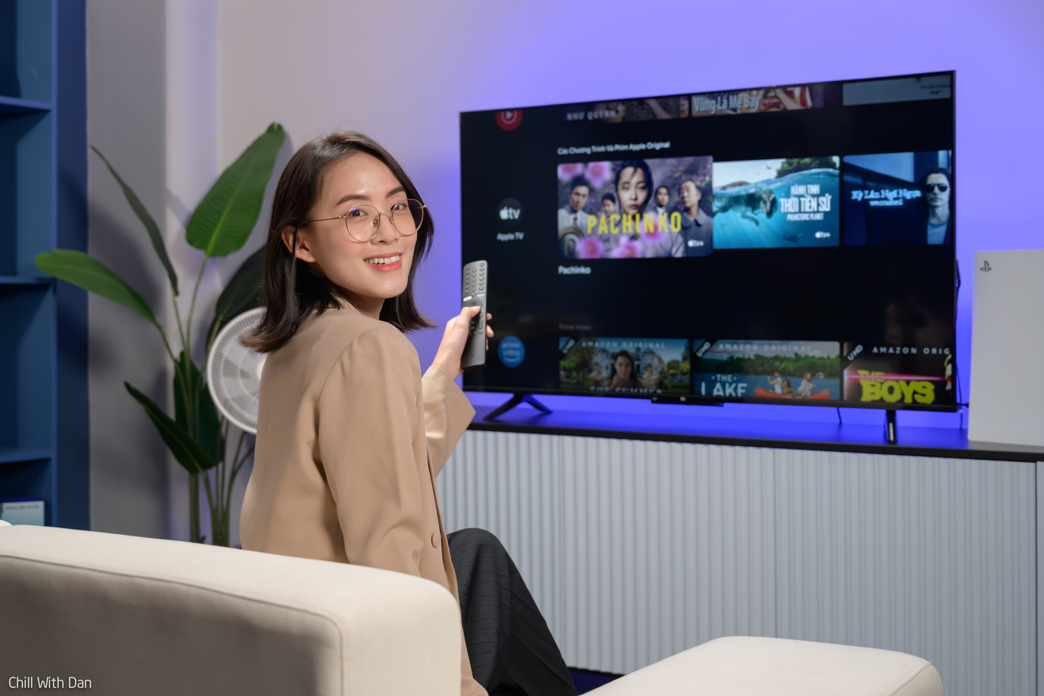 Đan Anh và chiếc tivi Xiaomi Mi TV P1 Series