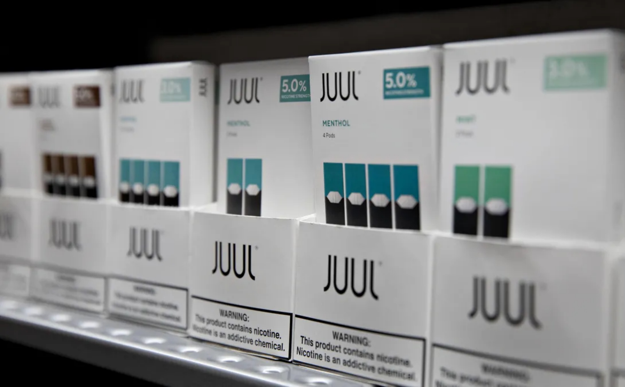 Hầu hết các sản phẩm thuốc lá điện tử của Juul đã bị FDA cấm bán