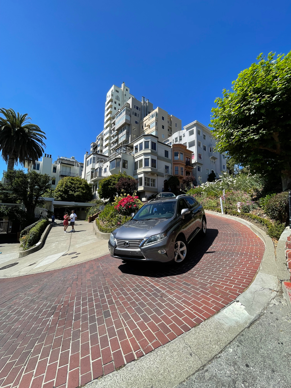 Con đường Lombard nổi tiếng ở vùng vịnh San Francisco.