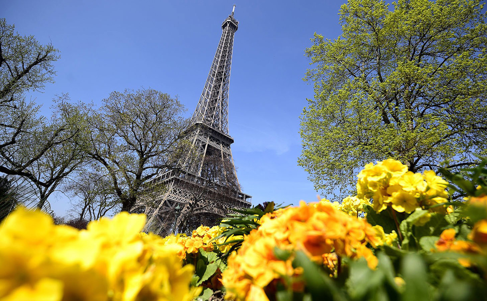 Tháp Eiffel đang xuống cấp nghiêm trọng