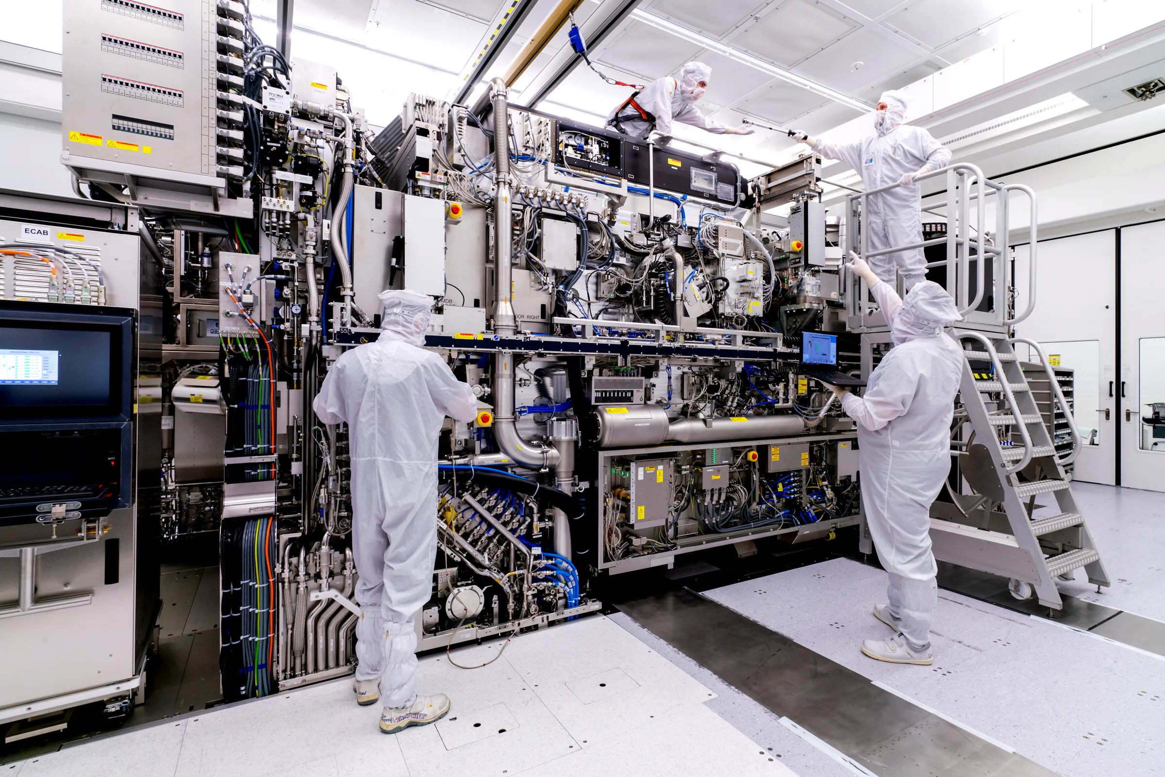 Mỹ tìm cách yêu cầu ASML Hà Lan ngưng bán máy và công nghệ sản xuất chip bán dẫn cho Trung Quốc