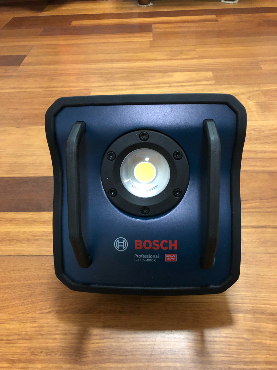 Review Đèn led công việc "siêu sáng" 4000 lumens hiệu Bosch