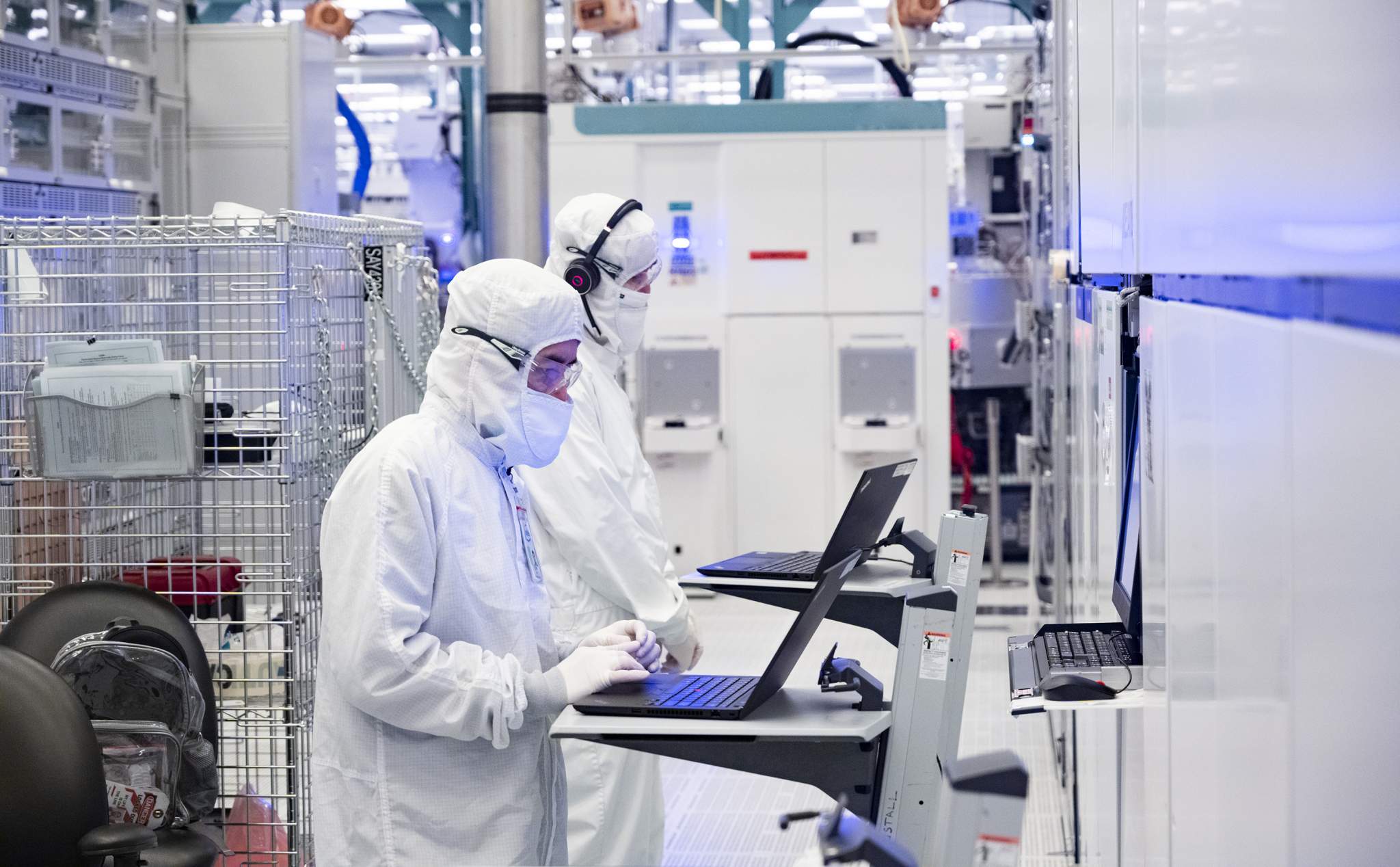 Intel chiêu mộ nhân sự cao cấp của đối thủ TSMC để đẩy mạnh mảng sản xuất bán dẫn