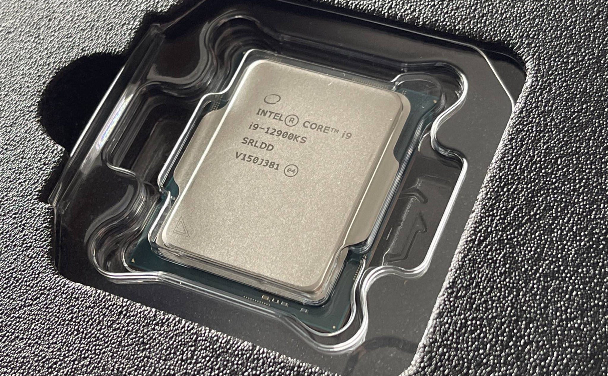 Nikkei: Intel sẽ tăng giá chip, có sản phẩm tăng tới 20%, cơ hội lớn cho AMD đuổi kịp?