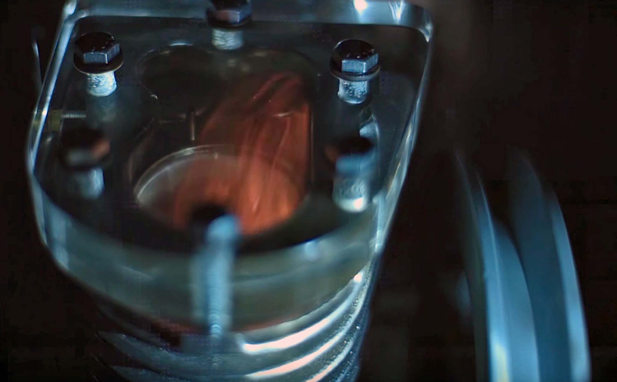 [Video] Đây là những gì diễn ra bên trong động cơ đốt trong khi vận hành