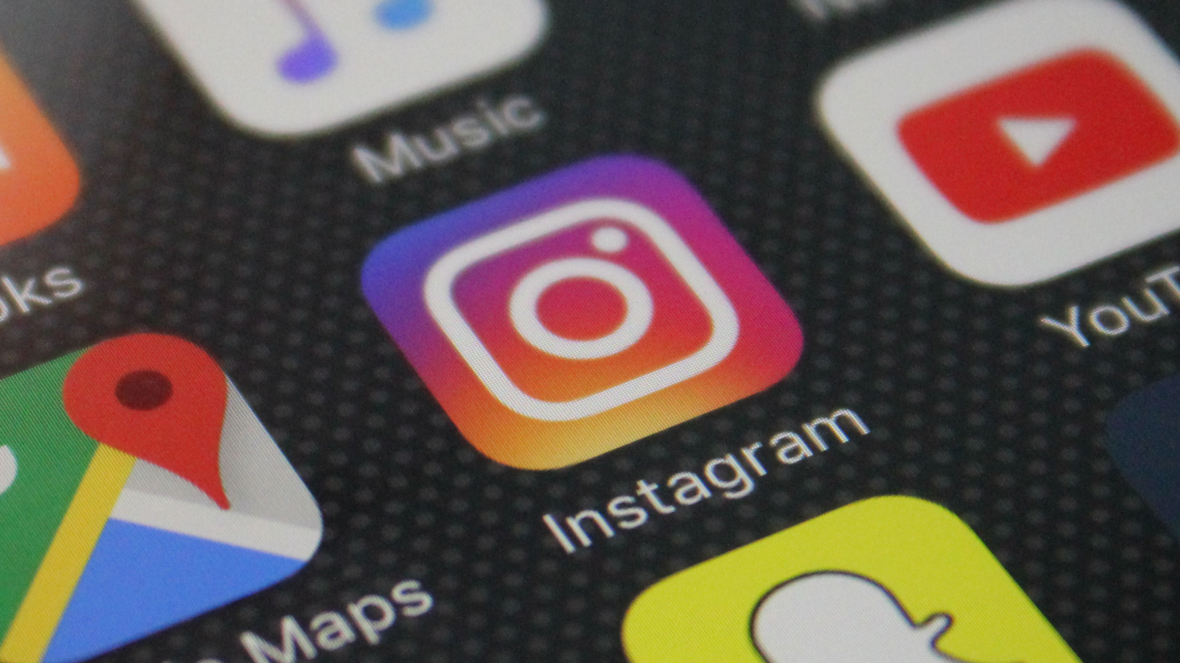 Khảo sát: Instagram và TikTok đã huỷ hoại cả hạnh phúc lẫn tiền bạc của con người