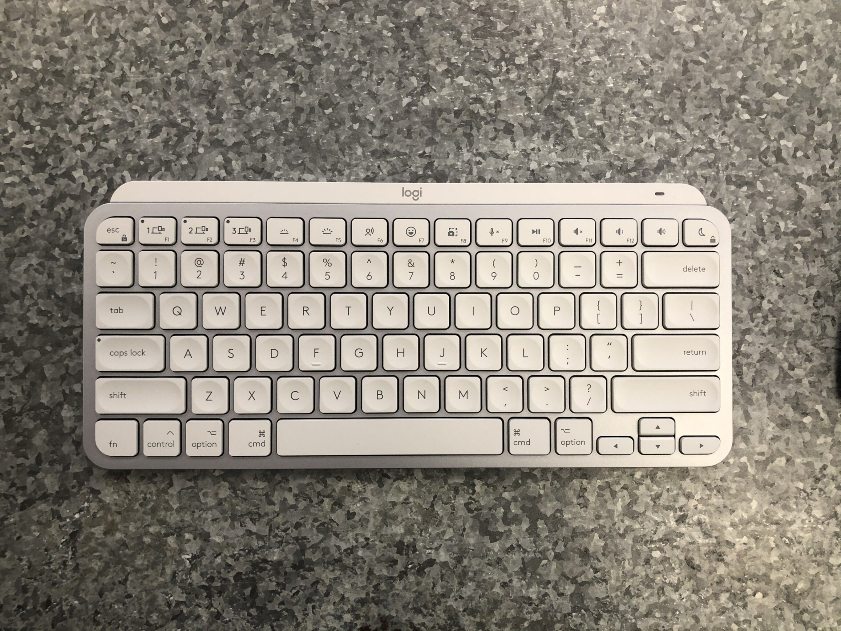 Review Logitech MX Keys Mini: sự thay thế hoàn hảo cho APPLE Magic Keyboard