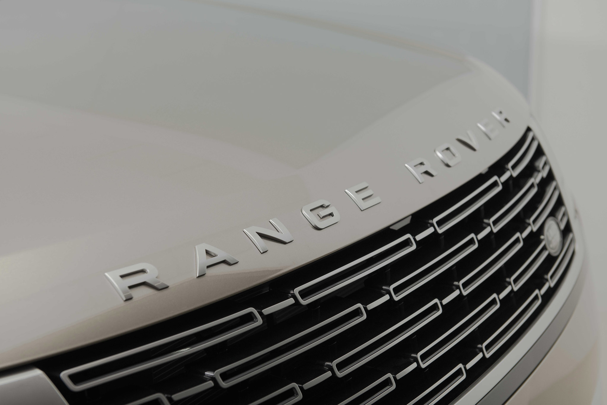 Range Rover L460 chi tiet ngoai that 14.jpg