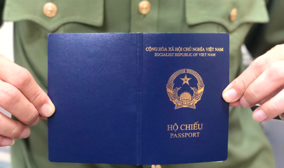 Đại sứ quán Đức dừng cấp Visa cho công dân Việt Nam sử dụng hộ chiếu mới, nhưng không nêu rõ lý...