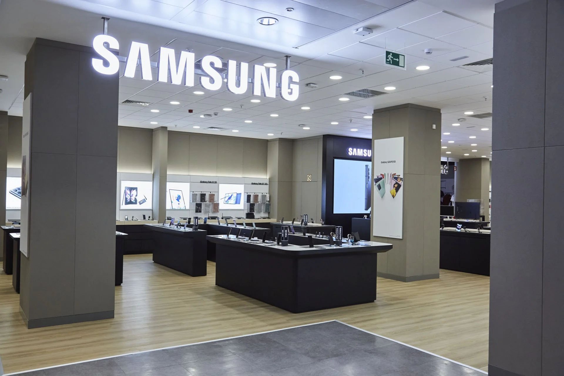 Samsung báo lãi 12%, nhưng cảnh báo nhu cầu smartphone và máy tính sẽ giảm trong tương lai gần