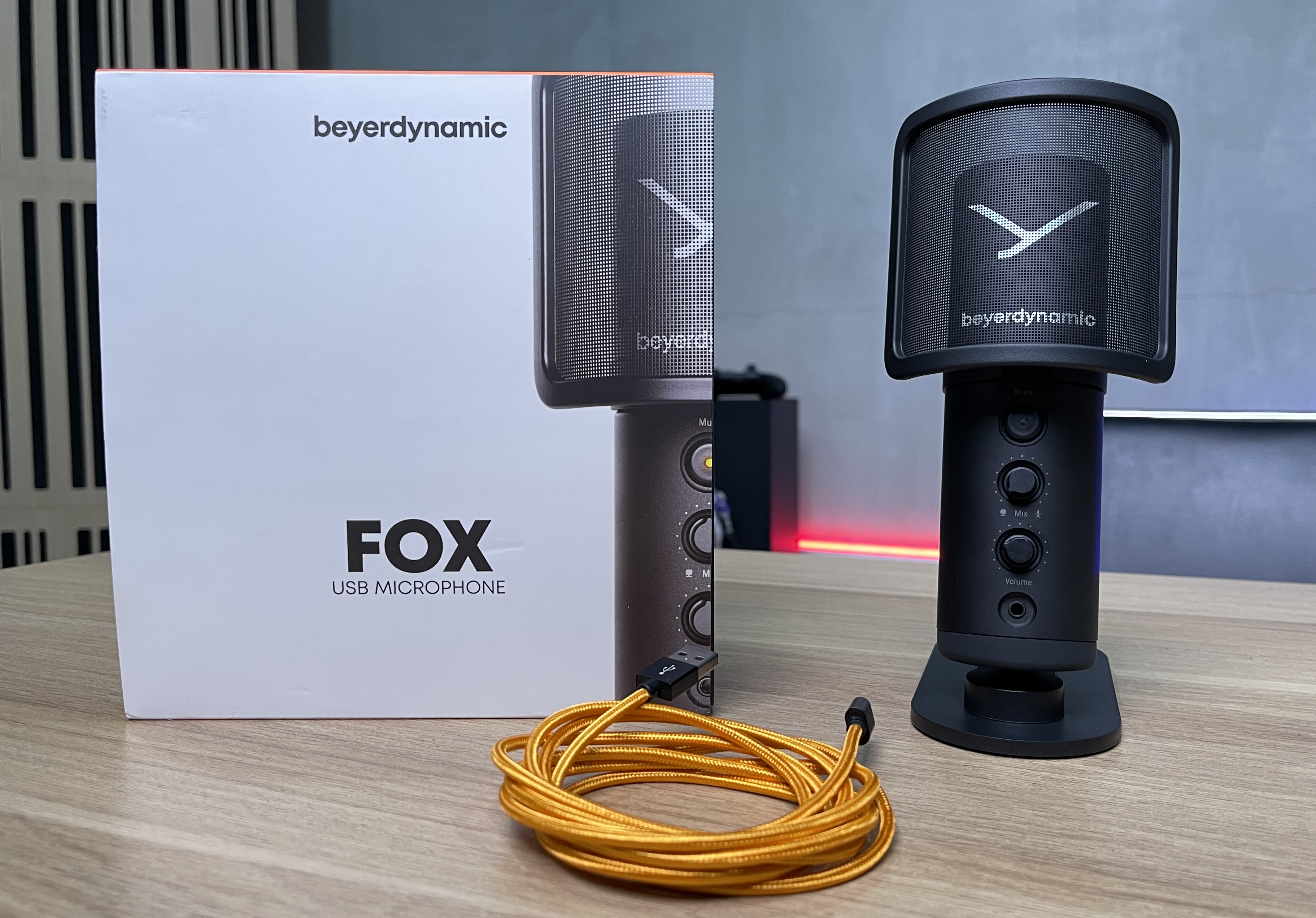 Beyerdynamic Fox - USB Microphone dùng cho podcast, livestream, thu âm tại gia, giá: 3.990.000