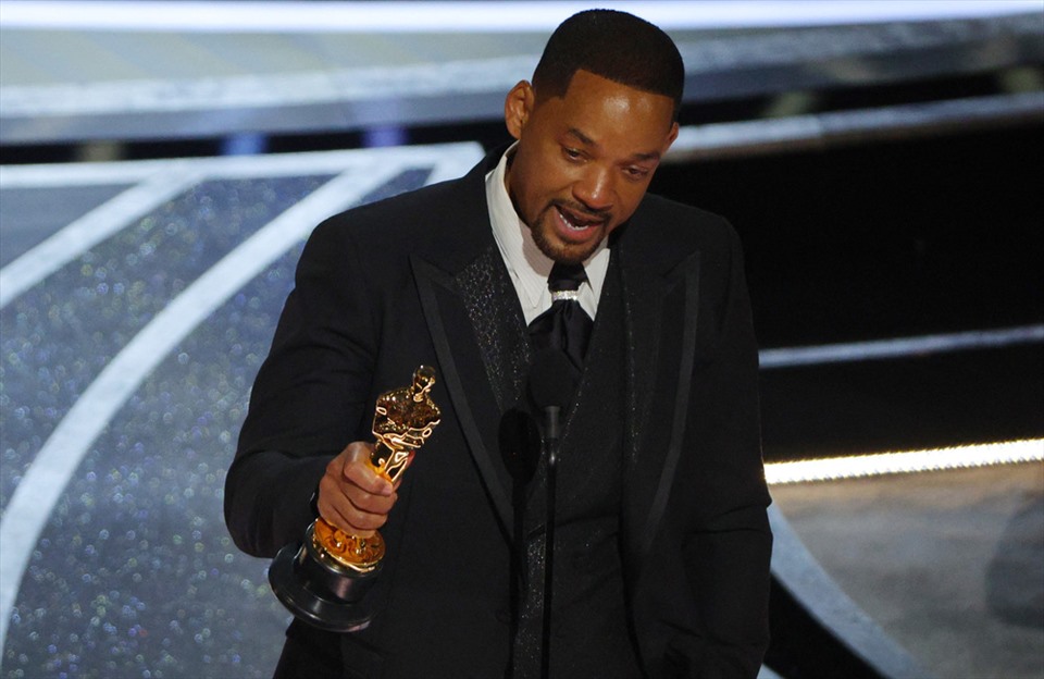 Will Smith cố liên lạc với Chris Rock sau cú tát lịch sử tại Oscar