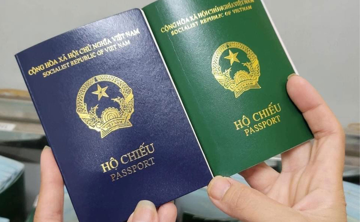 Tây Ban Nha đã công nhận hộ chiếu xanh tím than của Việt Nam