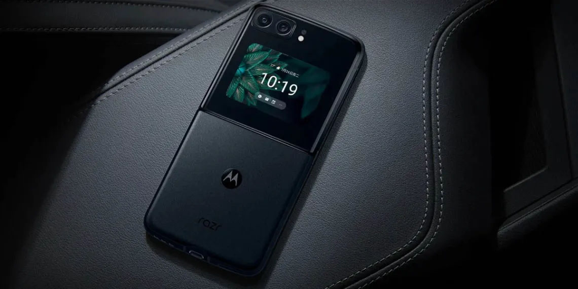 Moto Razr 2022 chính thức: Màn hình 6.7" 144Hz, nâng cấp camera kép,  Snapdragon 8 Plus Gen 1
